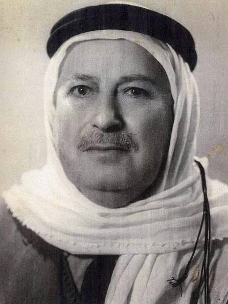 Hayri baba, kısa zamanda aldığı manevî eğitiminde çok mesafe alır. Şeyhi Muhammed Kürkî'nin hizmetinde bulunur. Onun manevî kandili ile birlikte birçok insanın da gönül ışıklarını yakarlar.

“Aradan sekiz, on gün kadar bir vakit geçti. Bir de baktım camide, imamın arkasında benim rüyamda gördüğüm zat namaz kılıyor. Ben de aynı cemaatteyim. O zata bakıp süzüyorum. Rüyamda gördüklerimin hepsi tamam, sadece omzunda paşa apoletleri yok. Ben de geriden bakıyorum, hoş beş hal hatır sorma devam ediyordu. Sanki benim ile uzun zamandır tanışıyor gibi ruhî bir yakınlık ve tebessüm ile bir birimizi süzüyorduk, kendisini çok sevdim. Akşam oldu. Bizim evde Malatya'nın şeyhleri, dervişleri Hacı Muhammed Efendi kaddesallâhu sırruhû Hazretlerini tanıyan hacılar geldiler. Tanışıp konuşup sohbet ettikten sonra, muazzam bir Hatm-i Kadirî yapıldı. Gelen Malatyalı misafirler hoşnut ve neşeli olarak dağıldılar. Evde kıymetli misafirim Hacı Muhammed Efendi kaddesallâhu sırruh Hazretleri ile ben yalnız kaldım. Konuşmamız esnasında sözü dolaştırıp kendisine intisâb etmeme getiriyordu. Ben de “Efendim benim intisabım var. Bana himmet, duâ buyurun” diyordum. O yine sohbeti konuşmayı kendinden inâbe almama getiriyor, ben de intisabım olduğunu söylüyor ve kendisinden inâbe almamakta direniyordum.”